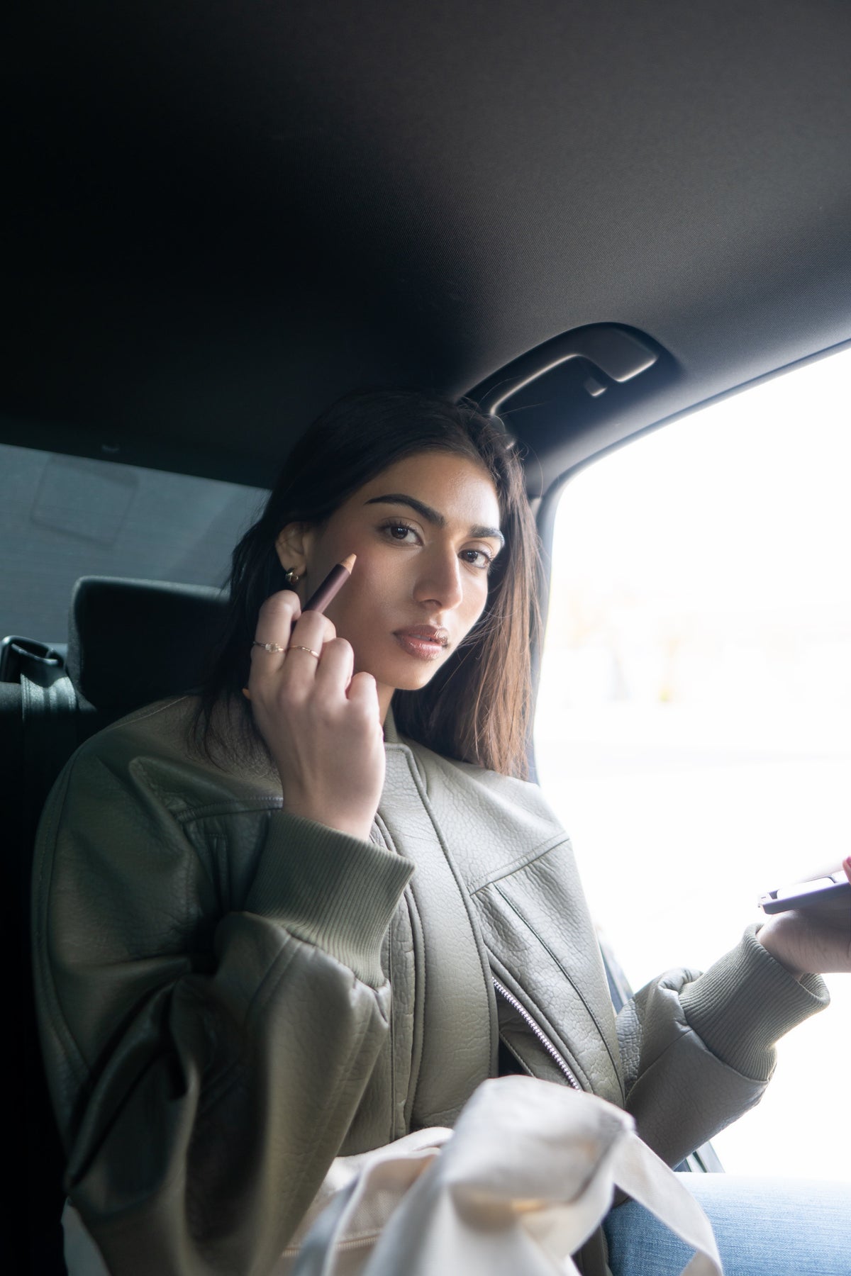 Application de Wake Up! sur la banquette arrière d'une voiture